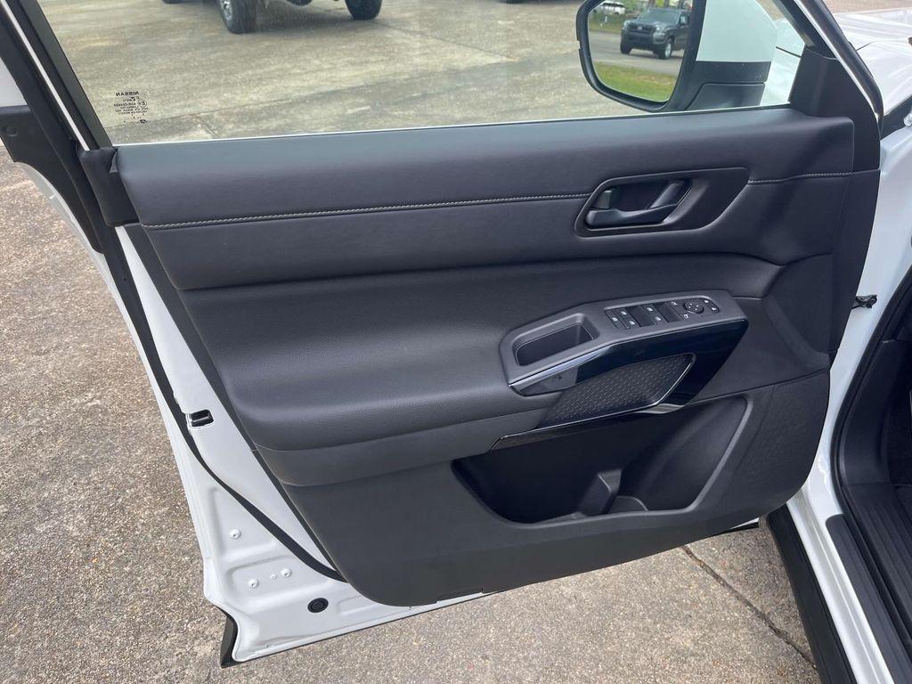 new 2025 Nissan Pathfinder car, priced at $39,075