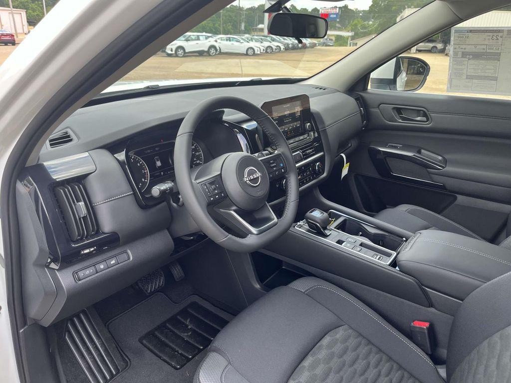 new 2025 Nissan Pathfinder car, priced at $39,075