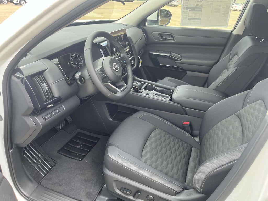 new 2025 Nissan Pathfinder car, priced at $39,075