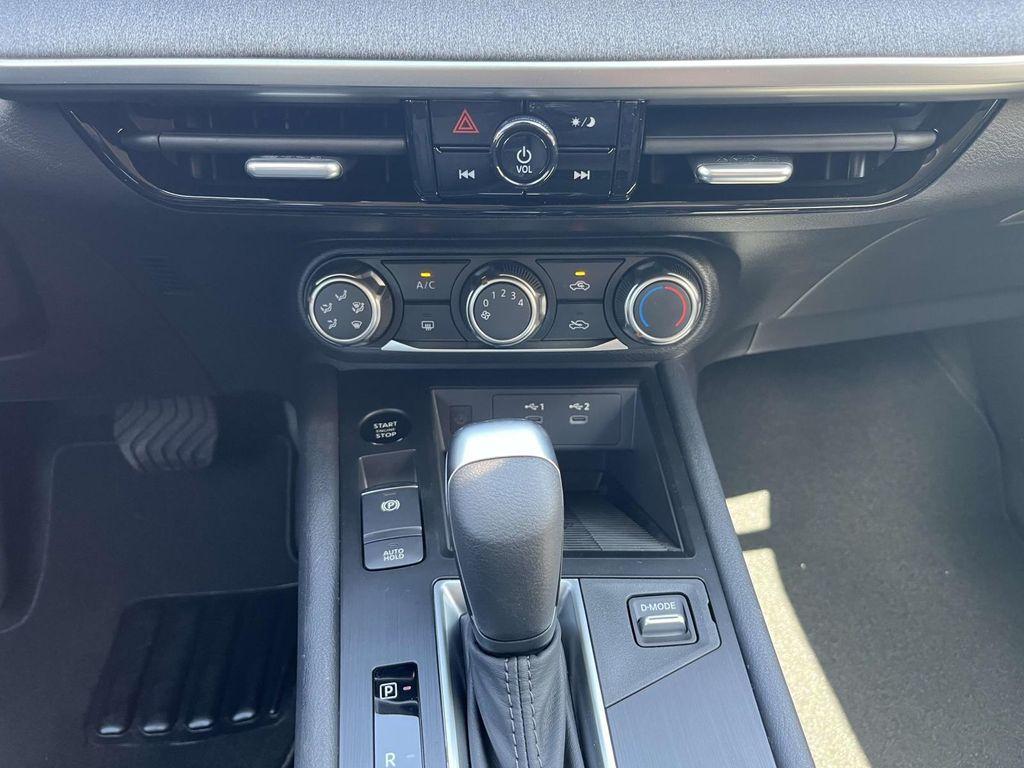 new 2025 Nissan Kicks car, priced at $25,095