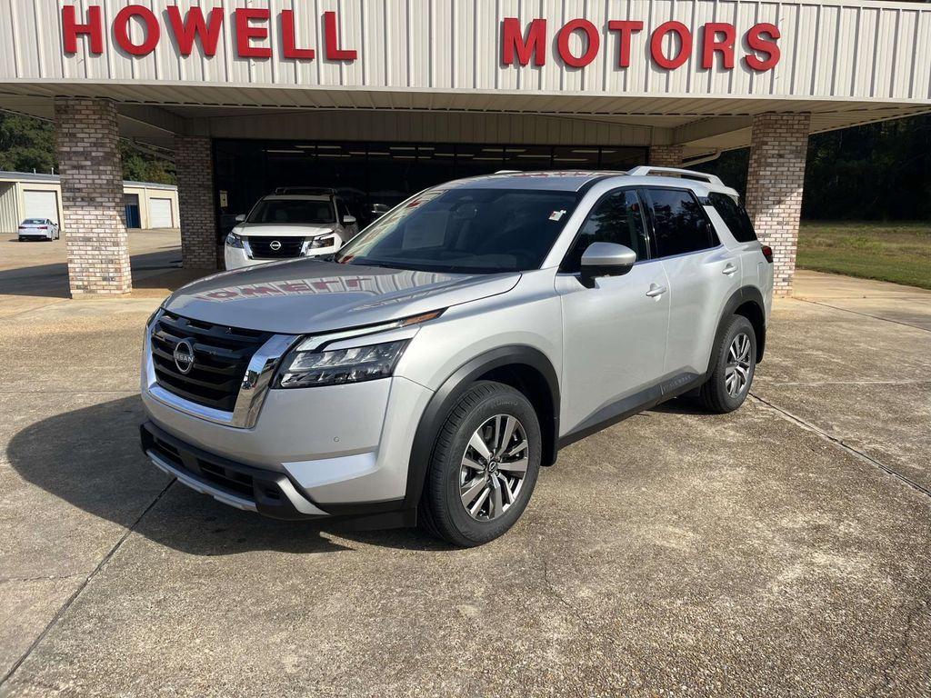 new 2025 Nissan Pathfinder car, priced at $42,665