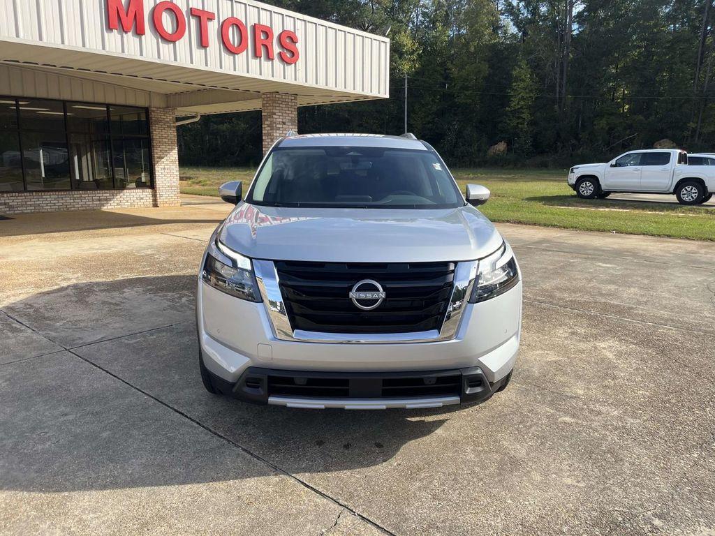 new 2025 Nissan Pathfinder car, priced at $42,665
