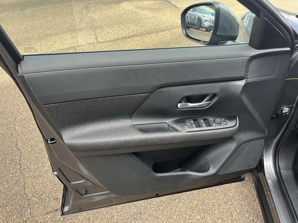 new 2025 Nissan Kicks car, priced at $25,155