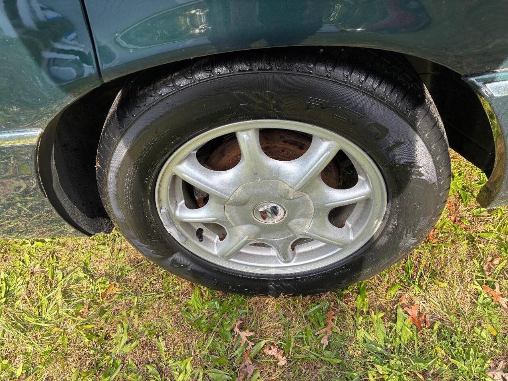 used 2001 Buick Park Avenue car, priced at $2,650