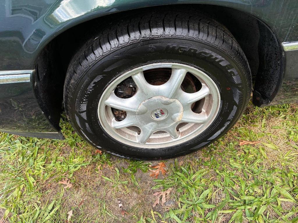 used 2001 Buick Park Avenue car, priced at $2,650