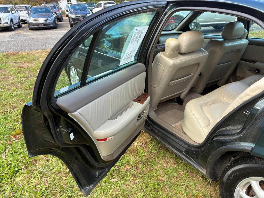 used 2001 Buick Park Avenue car, priced at $2,650