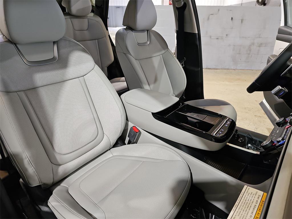 new 2026 Hyundai TUCSON Hybrid car, priced at $40,177