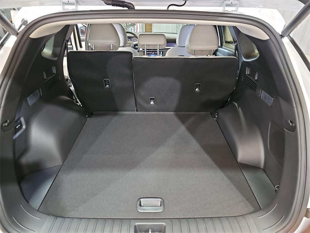 new 2026 Hyundai TUCSON Hybrid car, priced at $40,177