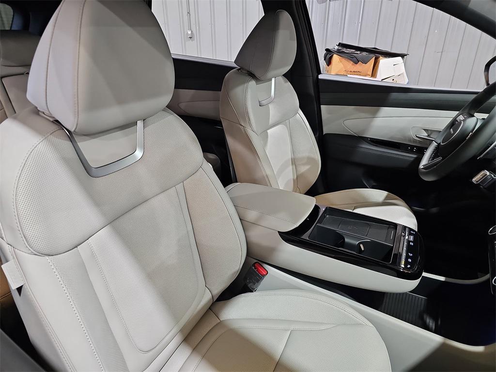 new 2025 Hyundai TUCSON Hybrid car, priced at $36,260