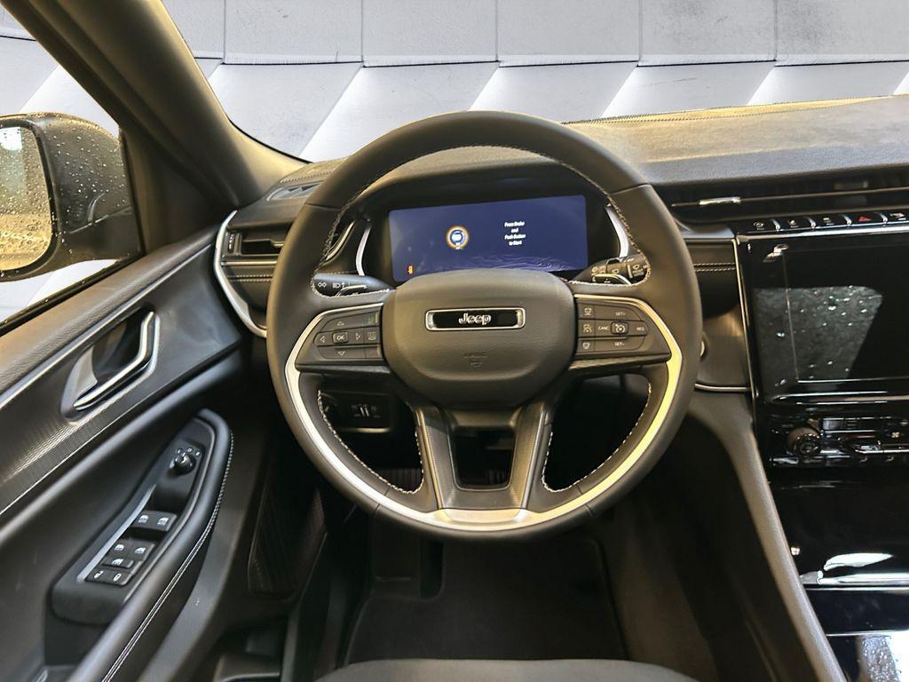 new 2025 Jeep Grand Cherokee car, priced at $42,567