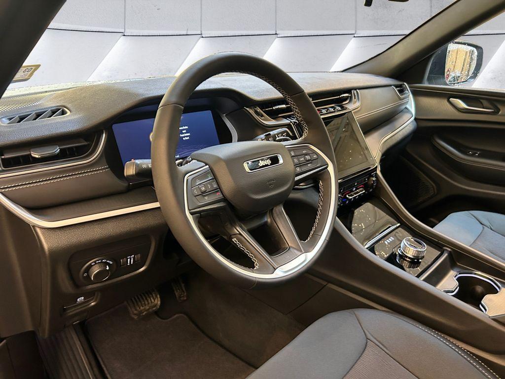 new 2025 Jeep Grand Cherokee car, priced at $42,567