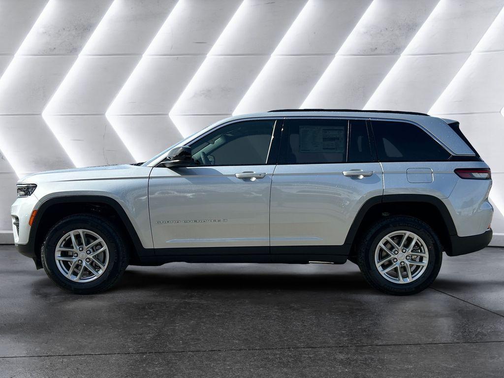new 2025 Jeep Grand Cherokee car, priced at $42,567
