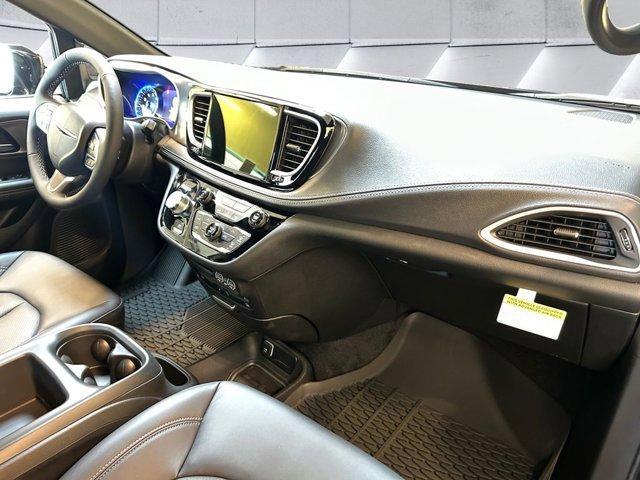 new 2025 Chrysler Pacifica car, priced at $52,278