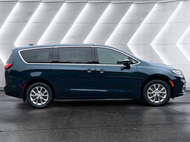 new 2025 Chrysler Pacifica car, priced at $52,278