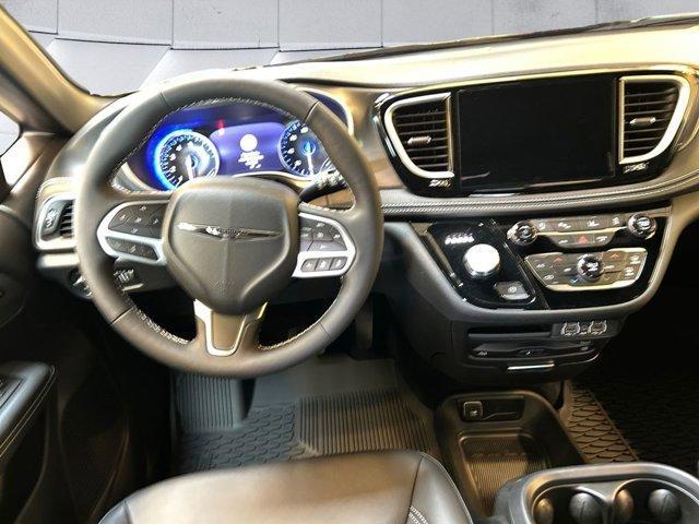 new 2025 Chrysler Pacifica car, priced at $52,278