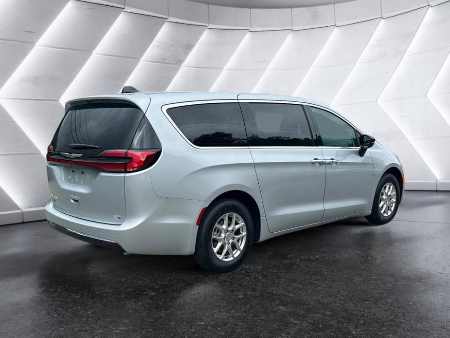 new 2024 Chrysler Pacifica car, priced at $39,546