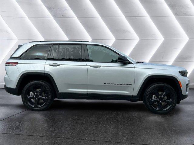 new 2025 Jeep Grand Cherokee car, priced at $45,188