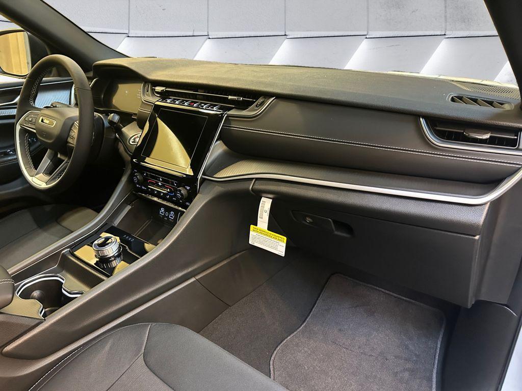 new 2025 Jeep Grand Cherokee L car, priced at $43,629