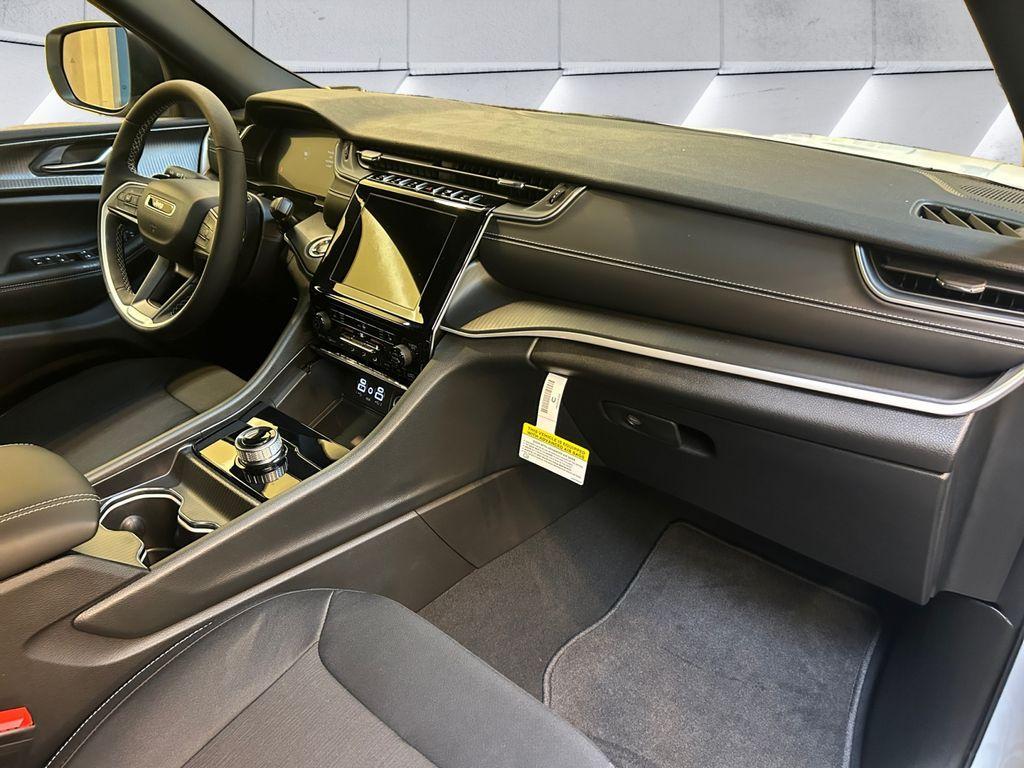 new 2025 Jeep Grand Cherokee L car, priced at $43,629