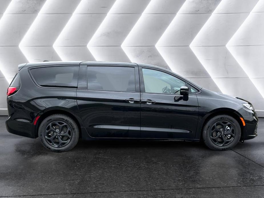 new 2023 Chrysler Pacifica Hybrid car, priced at $45,980