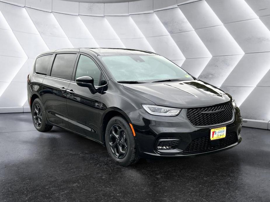 new 2023 Chrysler Pacifica Hybrid car, priced at $45,909