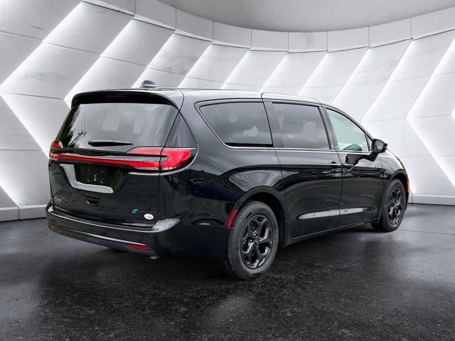 new 2023 Chrysler Pacifica Hybrid car, priced at $45,980