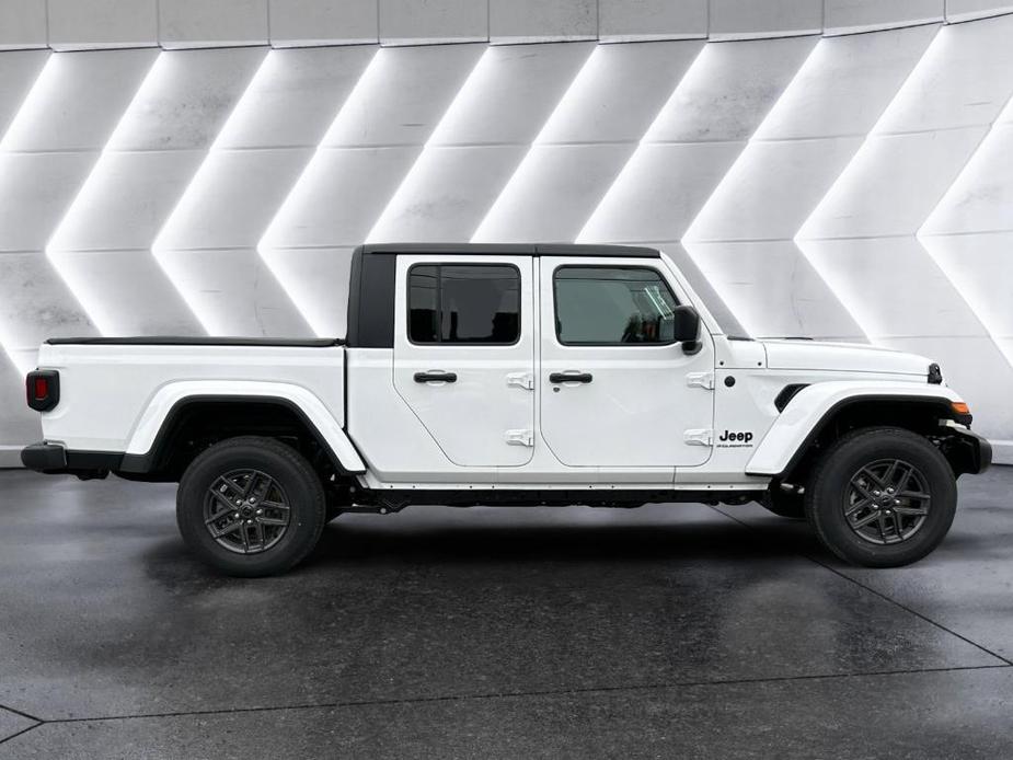 new 2024 Jeep Gladiator car, priced at $47,220