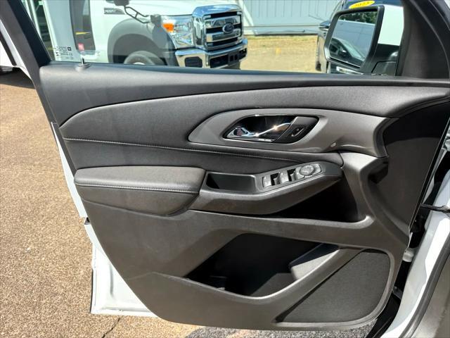 used 2023 Chevrolet Traverse car, priced at $26,900