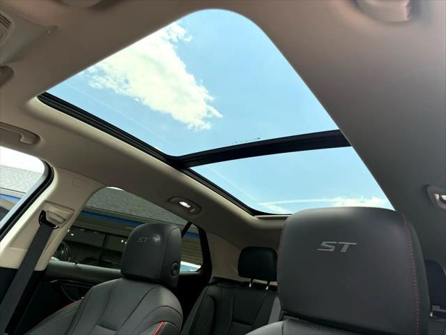 used 2023 Buick Envision car, priced at $32,500