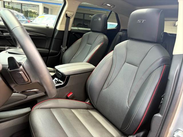 used 2023 Buick Envision car, priced at $32,500