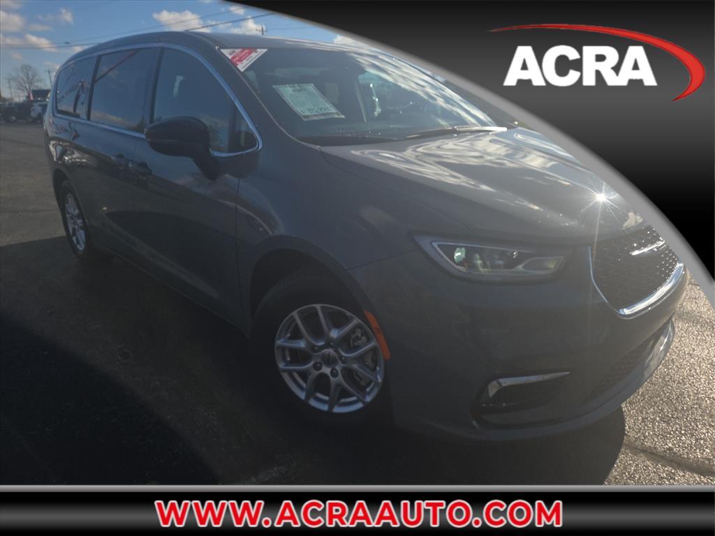 used 2025 Chrysler Pacifica car, priced at $35,995
