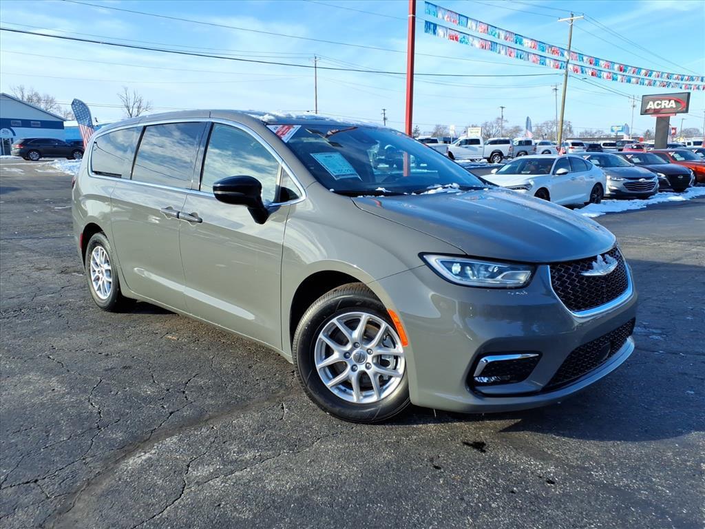 used 2025 Chrysler Pacifica car, priced at $35,995