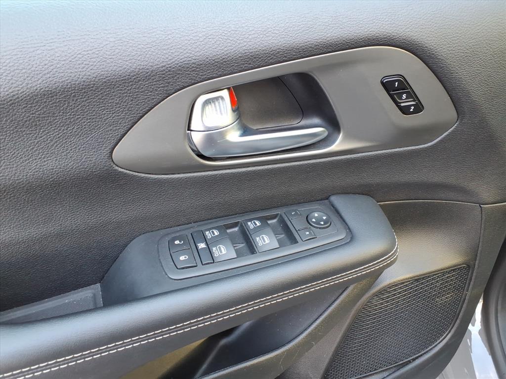 used 2025 Chrysler Pacifica car, priced at $35,995