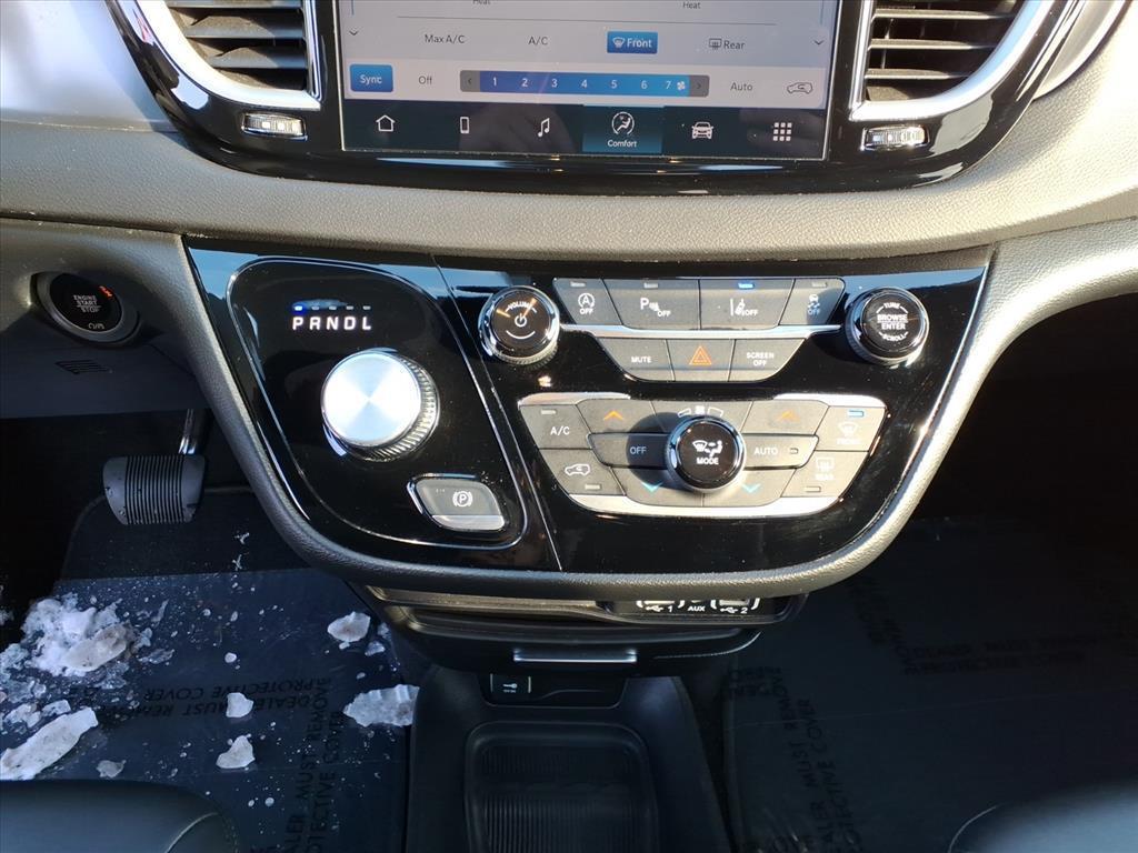 used 2025 Chrysler Pacifica car, priced at $35,995