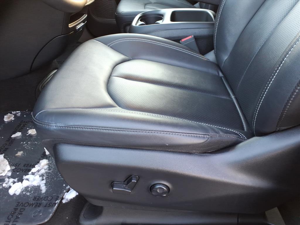 used 2025 Chrysler Pacifica car, priced at $35,995