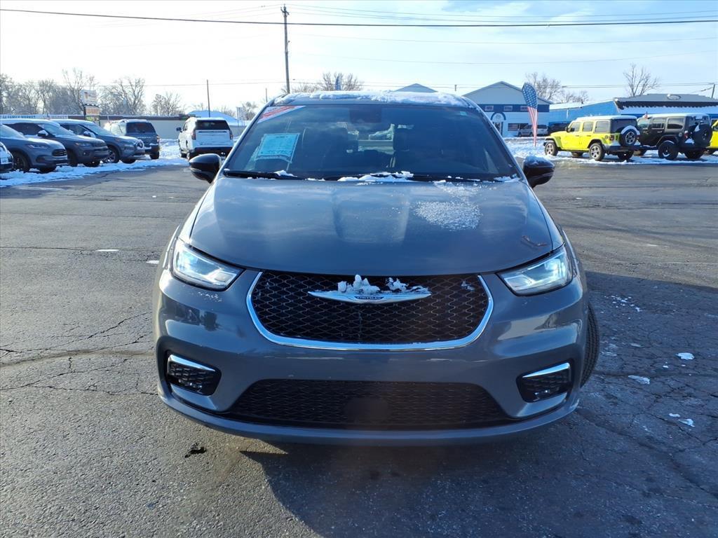 used 2025 Chrysler Pacifica car, priced at $35,995