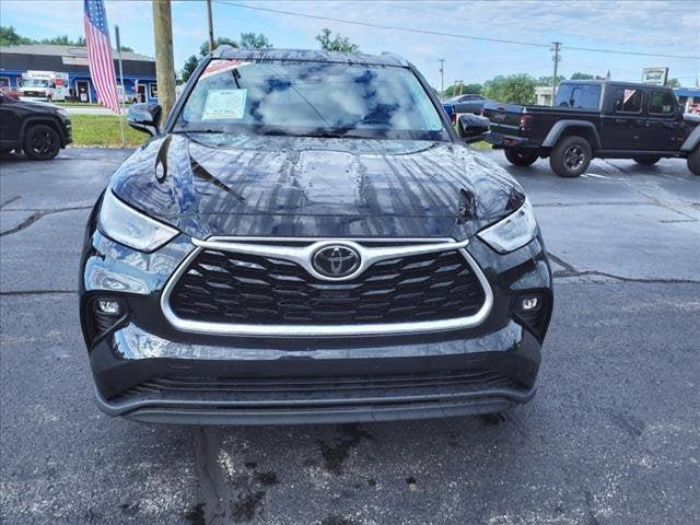 used 2021 Toyota Highlander car