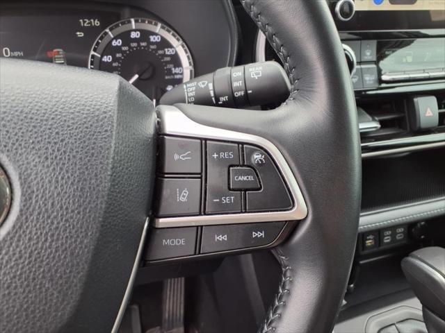 used 2023 Toyota Highlander car, priced at $32,995