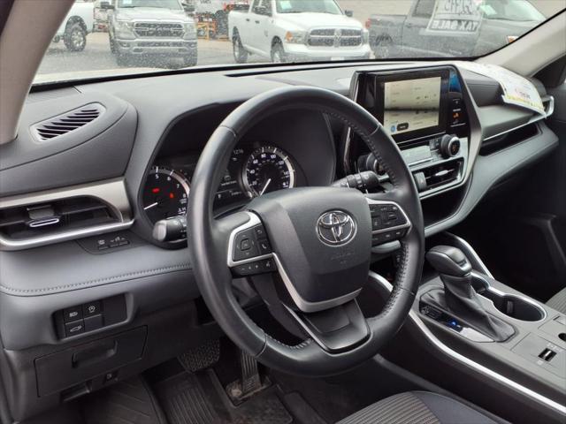 used 2023 Toyota Highlander car, priced at $32,995