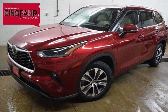 used 2021 Toyota Highlander car, priced at $32,960