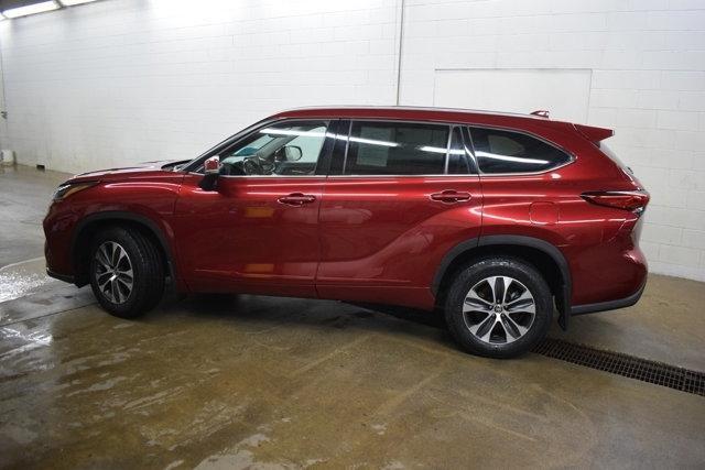 used 2021 Toyota Highlander car, priced at $32,960