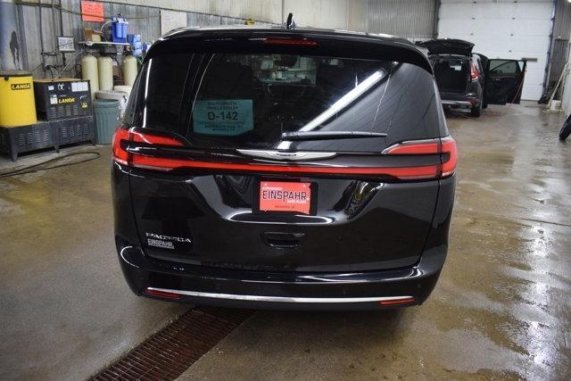 new 2025 Chrysler Pacifica car, priced at $43,276