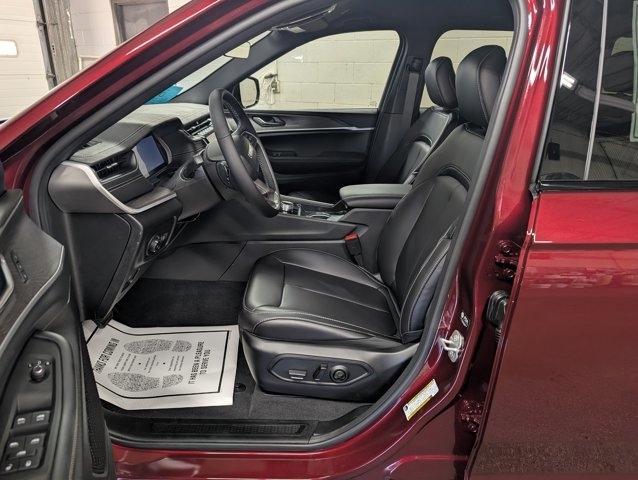 new 2025 Jeep Grand Cherokee car, priced at $46,076