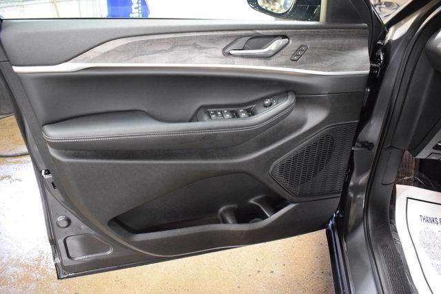 new 2025 Jeep Grand Cherokee car, priced at $47,605