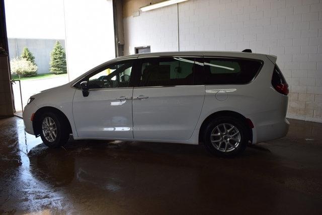 new 2025 Chrysler Pacifica car, priced at $46,378