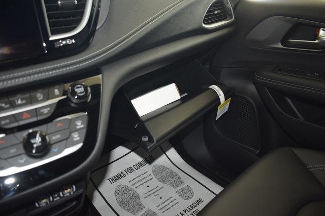 new 2025 Chrysler Pacifica car, priced at $46,378