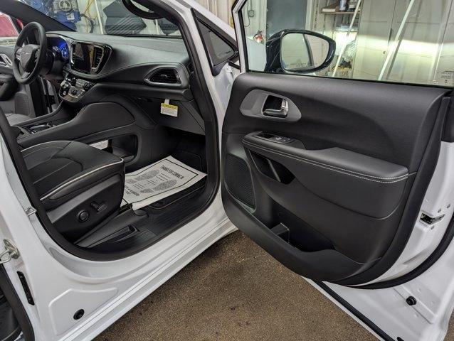 new 2025 Chrysler Pacifica car, priced at $50,864