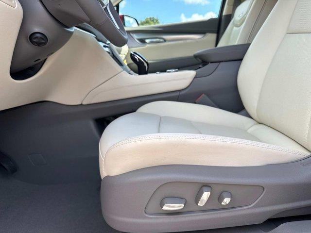 new 2025 Cadillac XT5 car, priced at $58,790