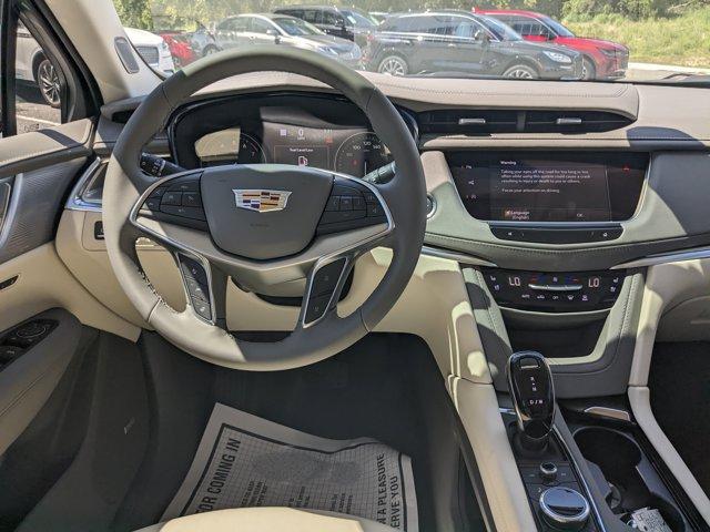 new 2025 Cadillac XT5 car, priced at $58,090