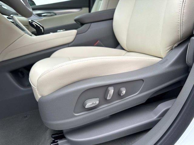 new 2025 Cadillac XT5 car, priced at $55,814